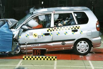 Краш тест Mitsubishi Space Star (2001)